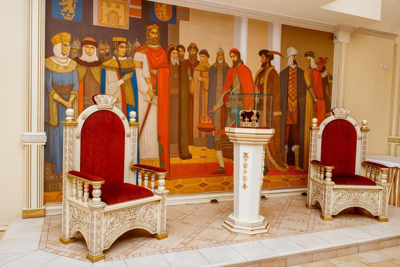 Галицька Корона Davidov Ngoại thất bức ảnh